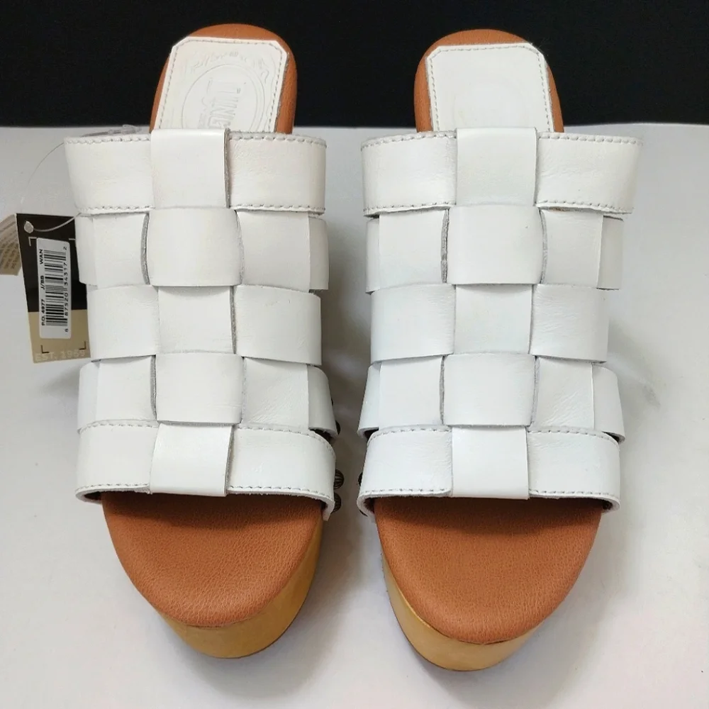 Dingo Dagwood Platform Sandals, NWT,‎ Size 8.5